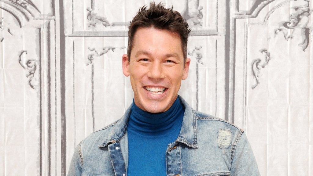 alt="David Bromstad and siblings family photo"