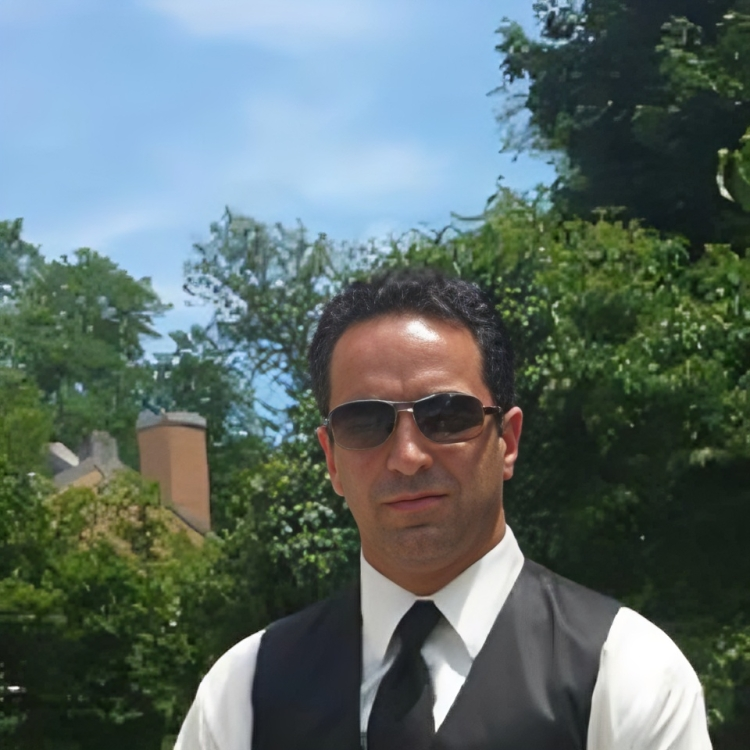 Alt="Dino Guilmette portrait photo"