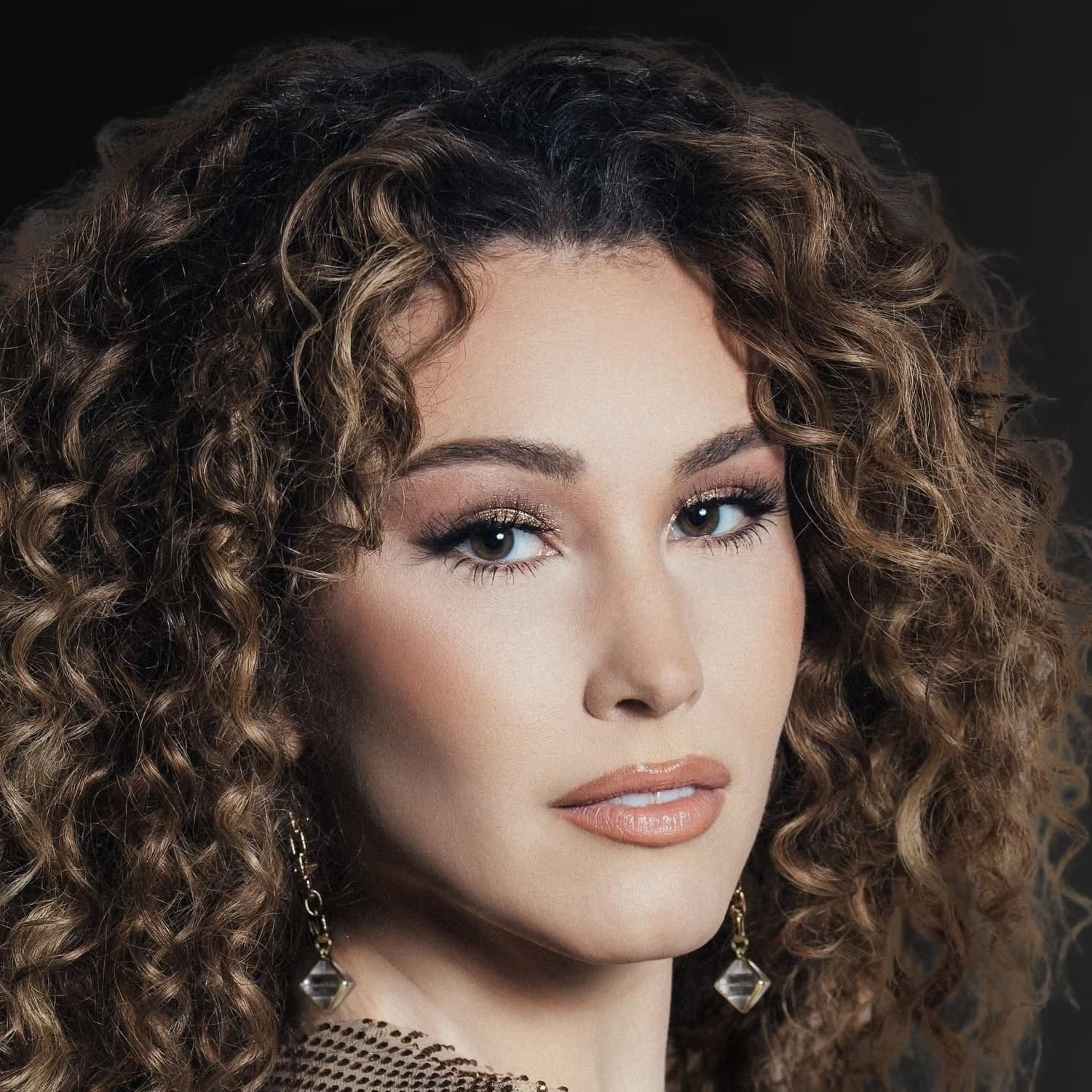 alt="Never Enough singer Loren Allred in concert"