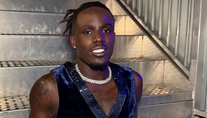 Alt: “Young Jamal Roberts singing in Mississippi church”