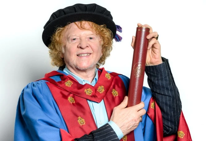 alt="Mick Hucknall net worth includes vineyard business Il Cantante"