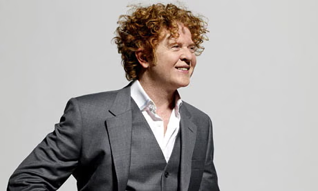 alt="Mick Hucknall net worth boosted by Simply Red live performances"