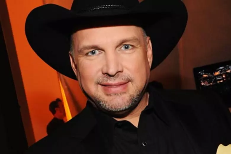Garth Brooks and Trisha Yearwood at an event – Garth Brooks net worth 2025