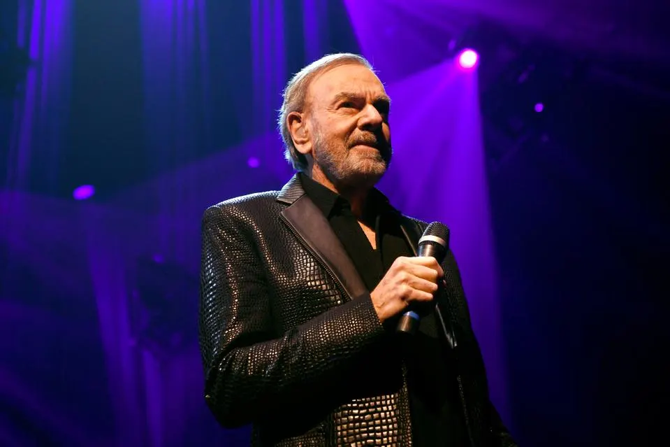 Neil Diamond performing, former husband of Jayne Posner